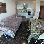 Arcobaleno A 500 Metri Dal Mare 아파트
